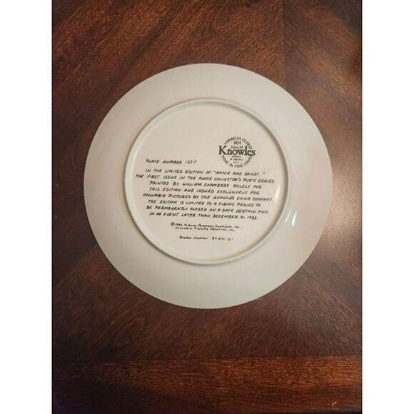 Annie and Sandy 1983 Collectors Plate - Picture 3 of 11